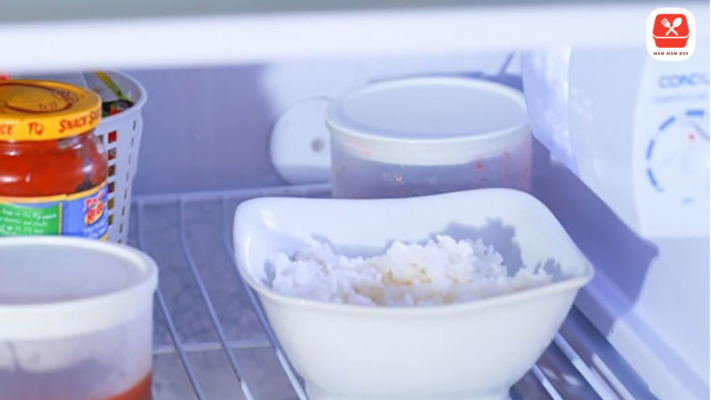Bạn thèm ăn cơm nhưng sợ tăng cân? Hãy thử ngay mẹo nấu cơm xong để tủ lạnh để tạo ra tinh bột kháng – vị cứu tinh cho hệ tiêu hóa và vóc dáng của bạn. Vừa giảm calo, vừa kiểm soát đường huyết cực tốt cho hội mê eat-clean.