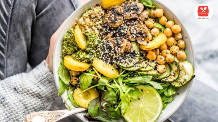 Thực hiện việc ăn low carb giảm cân yêu cầu sự chuẩn bị kỹ lưỡng từ khâu chọn lọc nguyên liệu sạch đến cách chế biến thanh đạm