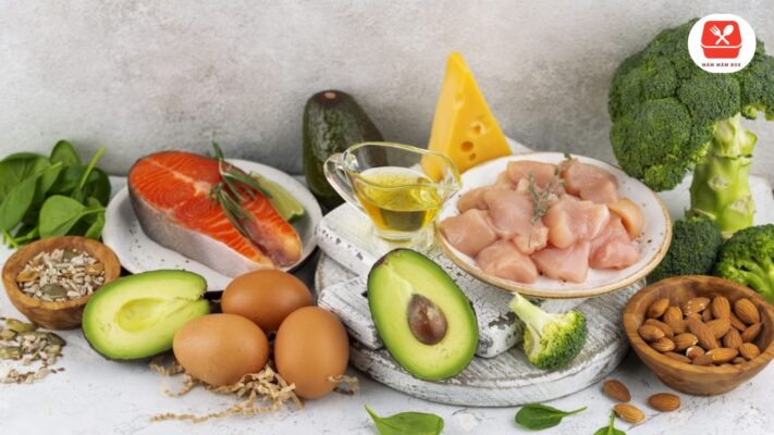 Một chế độ ăn low carb đạt chuẩn thường tuân thủ quy tắc phân bổ tỷ lệ các nhóm chất một cách nghiêm ngặt