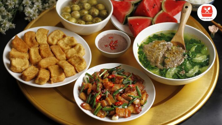 Việc liệt kê chi tiết các món ăn giúp người nội trợ dễ dàng tính toán được tổng ngân sách cần thiết cho mỗi ngày sinh hoạt
